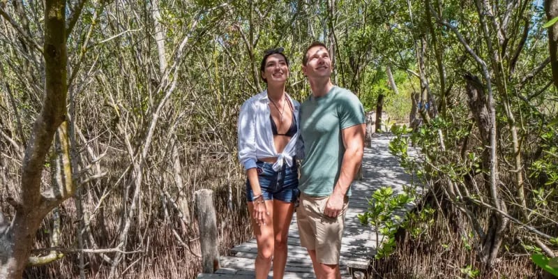 trail contoy couple